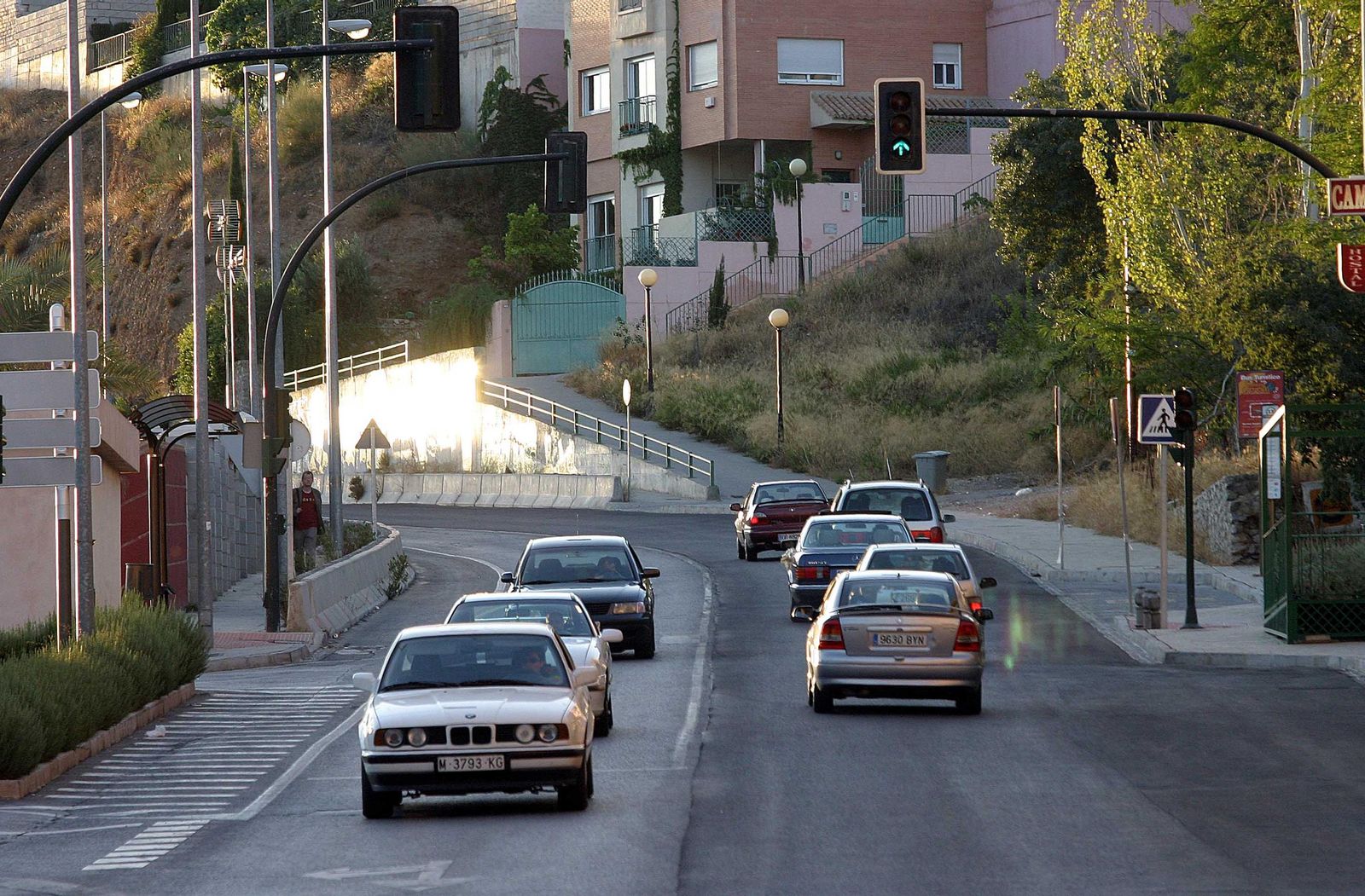 Otro nuevo acceso se abrió para subir a la Alhambra desde los túneles del Serrallo. Con ello se cerró el acceso por Cuesta Gomérez
