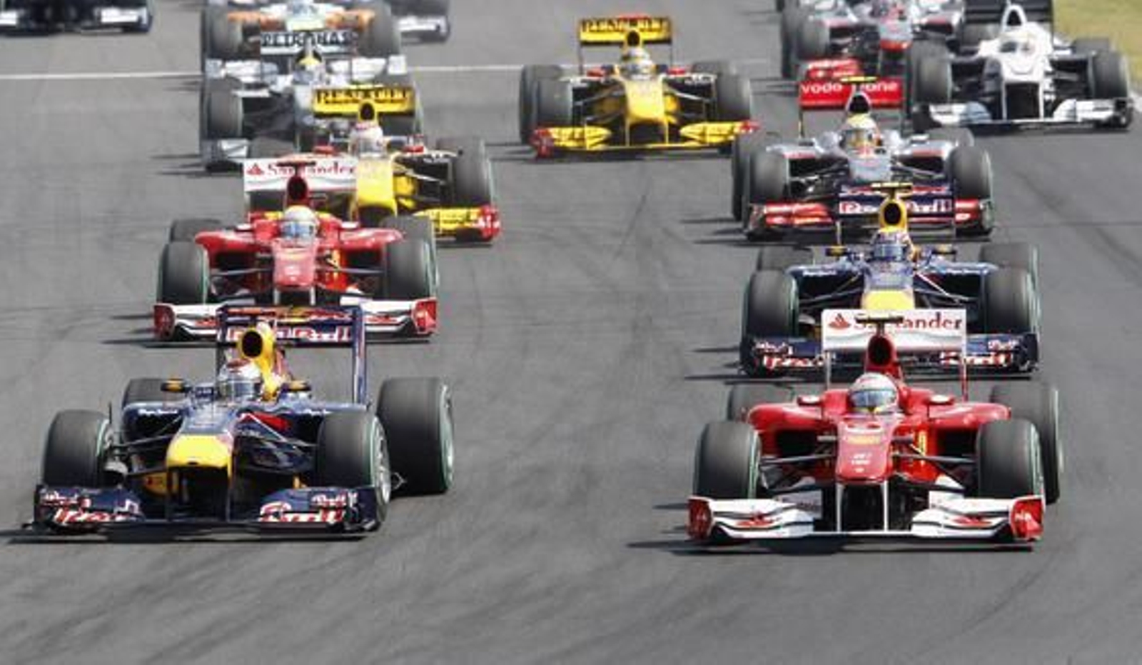 Fernando Alonso acaba segundo por detrás de Webber en el Gran Premio de Hungría. / Reuters