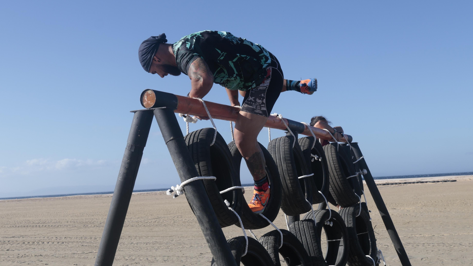 Carrera de obstáculos Adrenaline Race, en la playa de los Lances, en imágenes