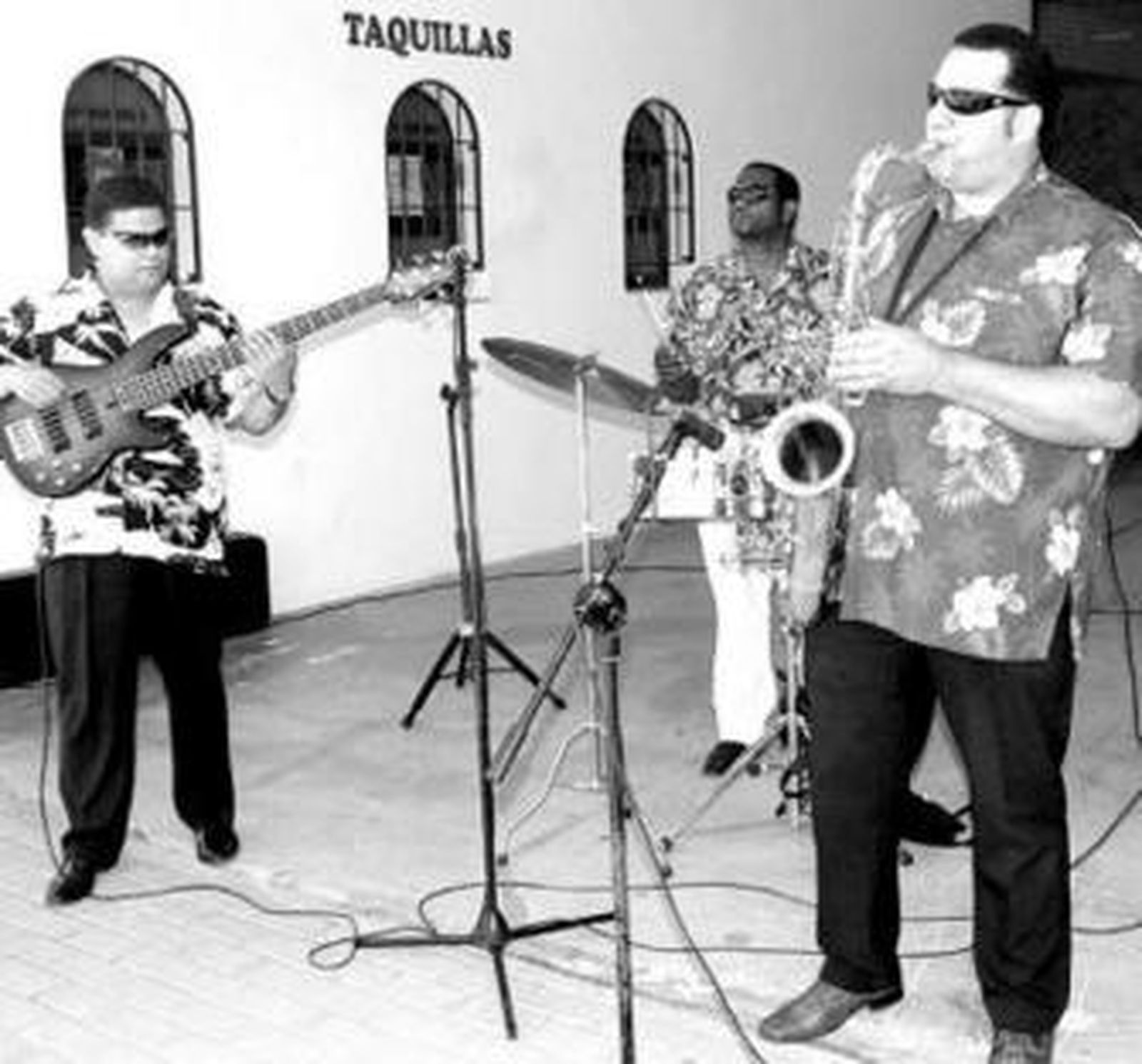 Caimán Latín Brothers durante una actuación.