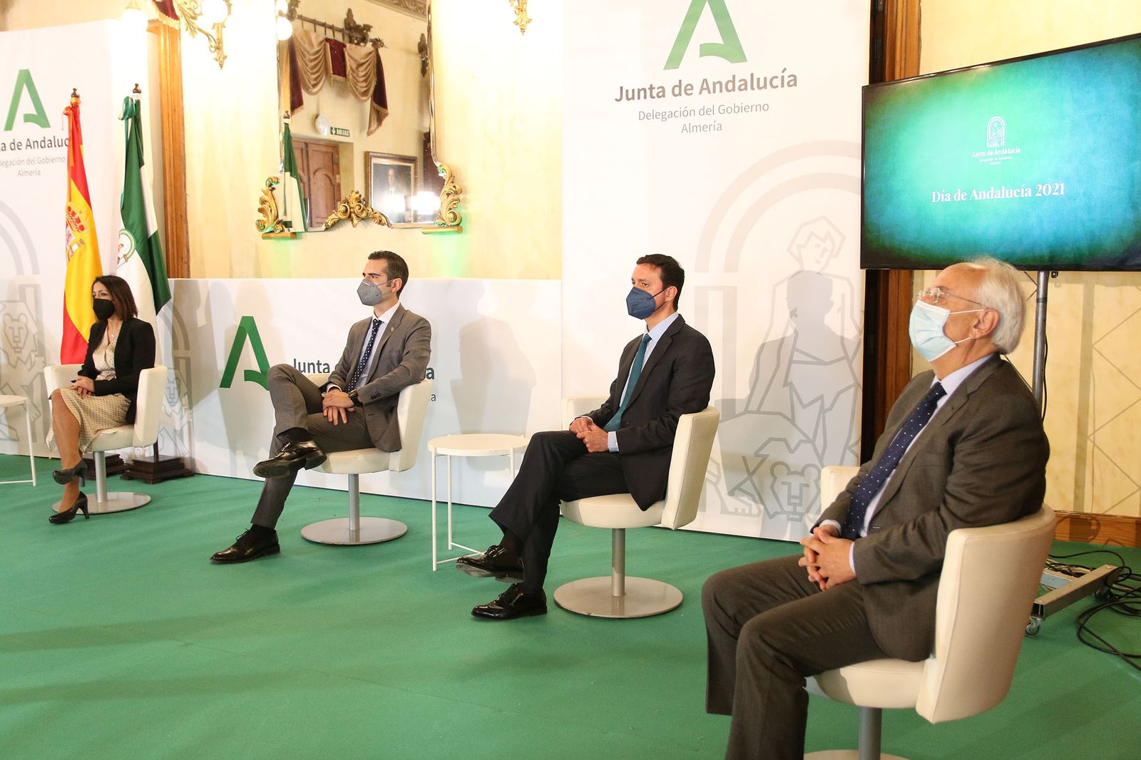 Fotogalería de la entrega de banderas por el Día de Andalucía