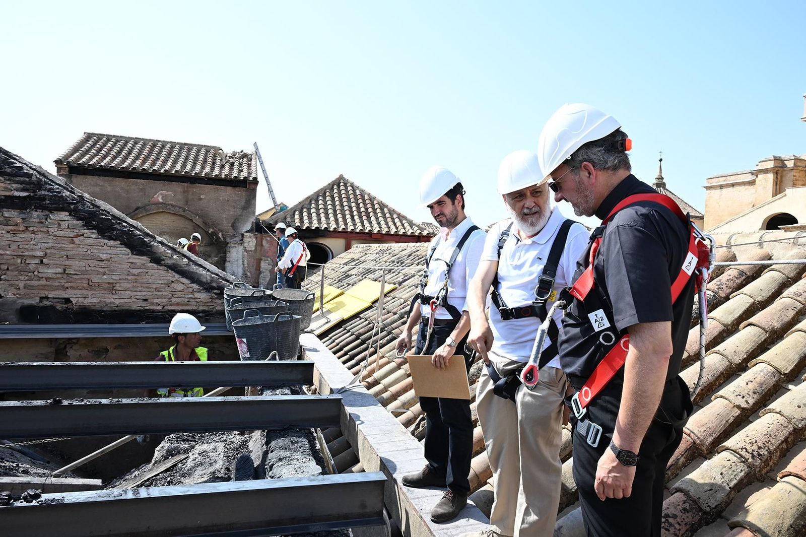 La visita del presidente de Icomos España a la Mezquita de Córdoba tras el incendio