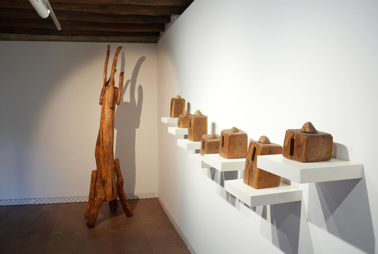 La exposición 'Rastros de Jordania' de Anees Maani en Casa Árabe de Córdoba, en imágenes