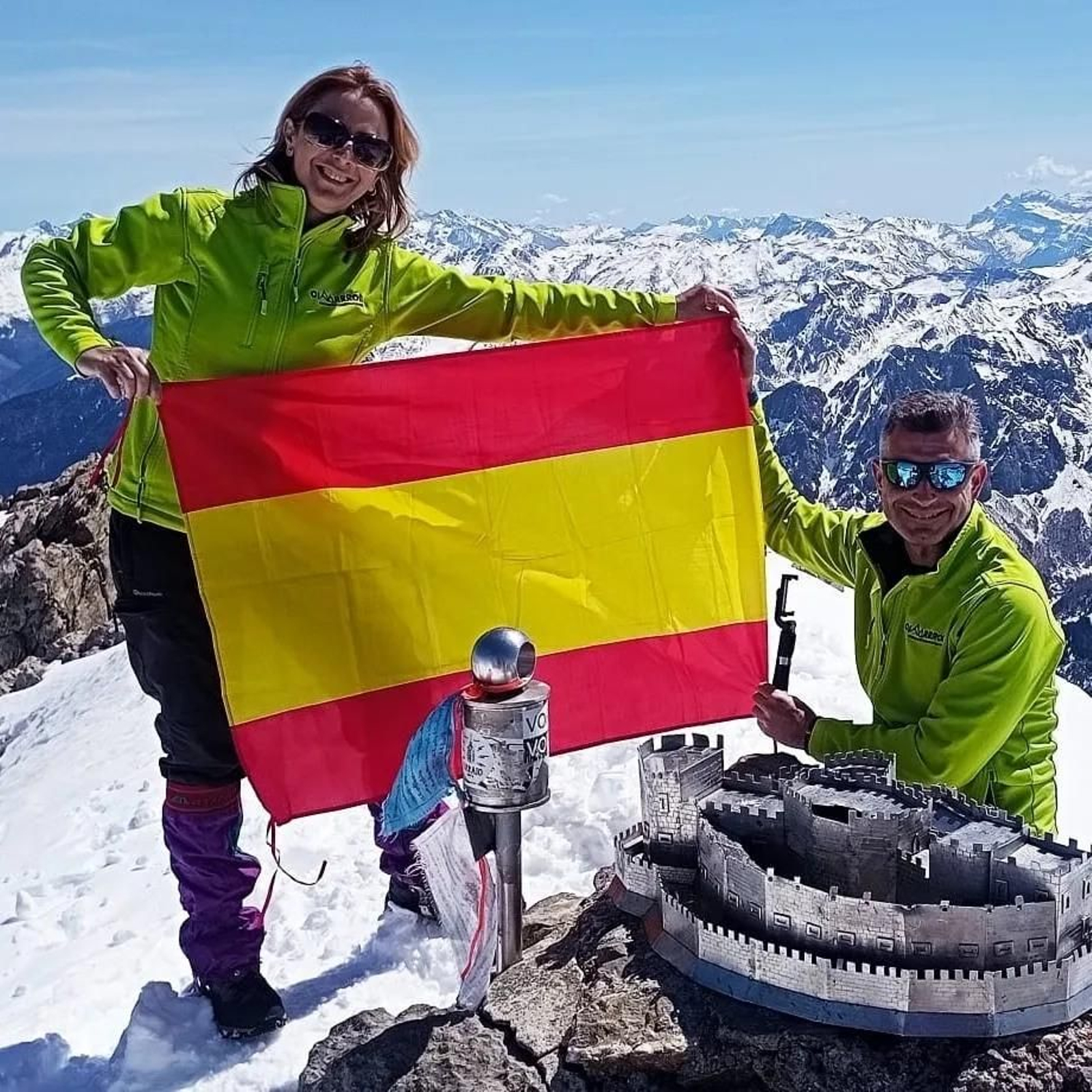 La pareja, en la Mesa de los Tres Reyes, en Navarra.