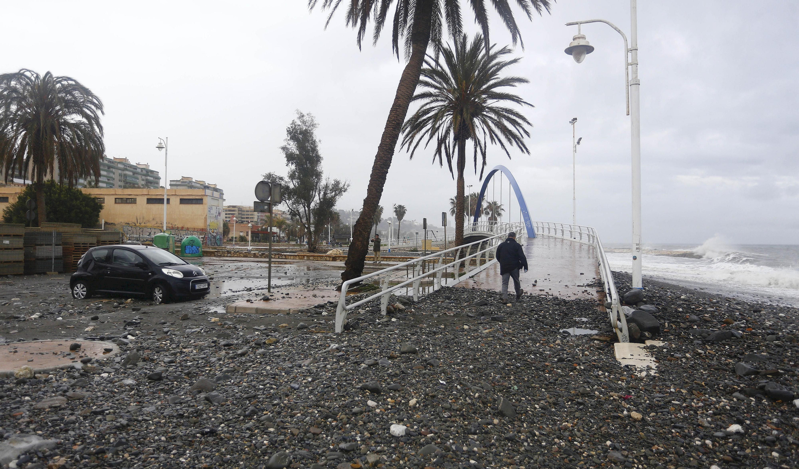 Las fotos de los efectos del temporal en las playas y paseos marítimos de Málaga