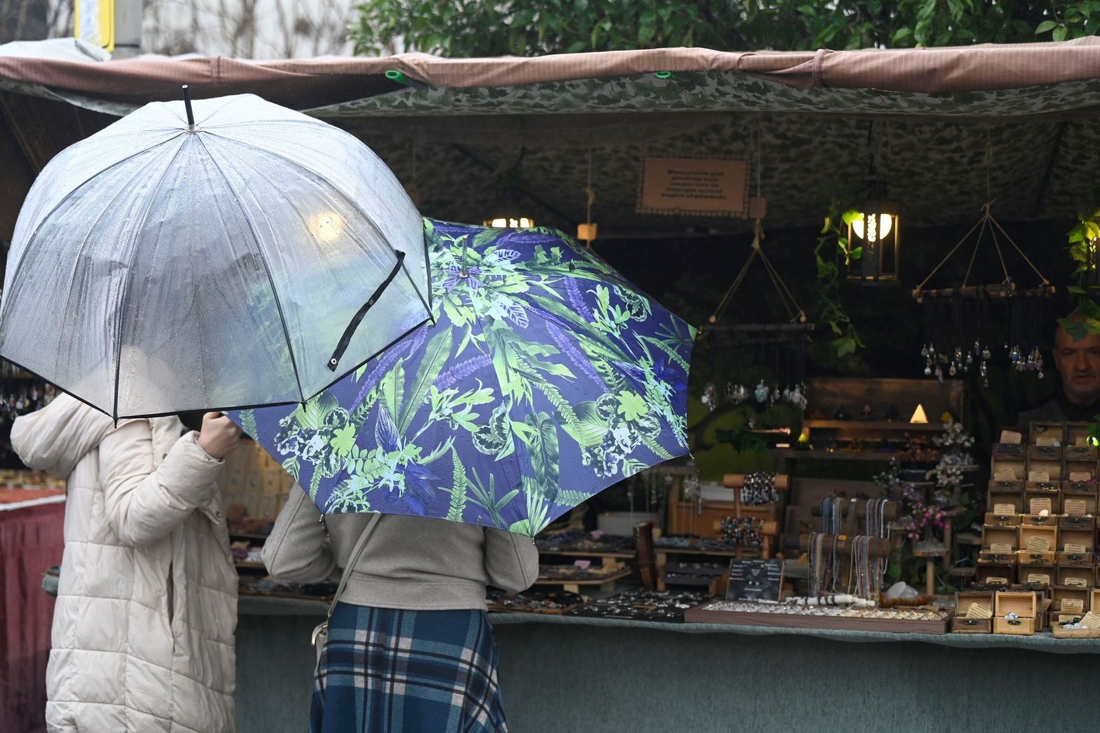La lluvia desluce el último día del Mercado Andalusí
