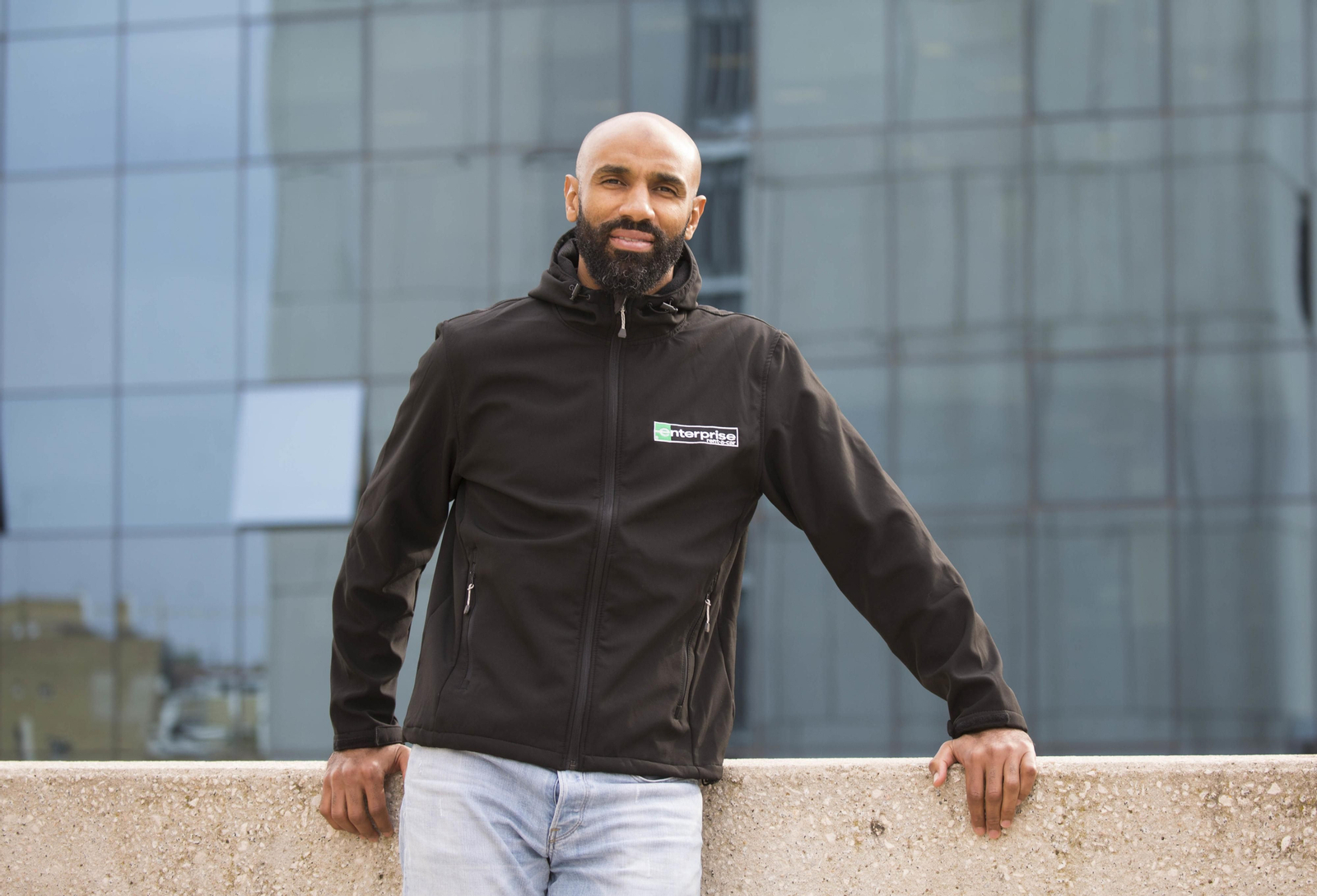 Kanoute, embajador de Enterprise (UEFA Europa League), posa en el NH Collection