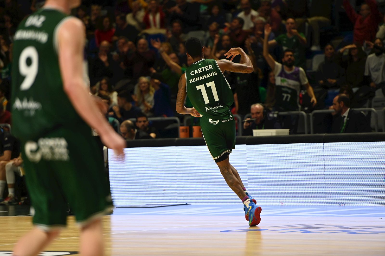 Tyson Carter celebra un triple.