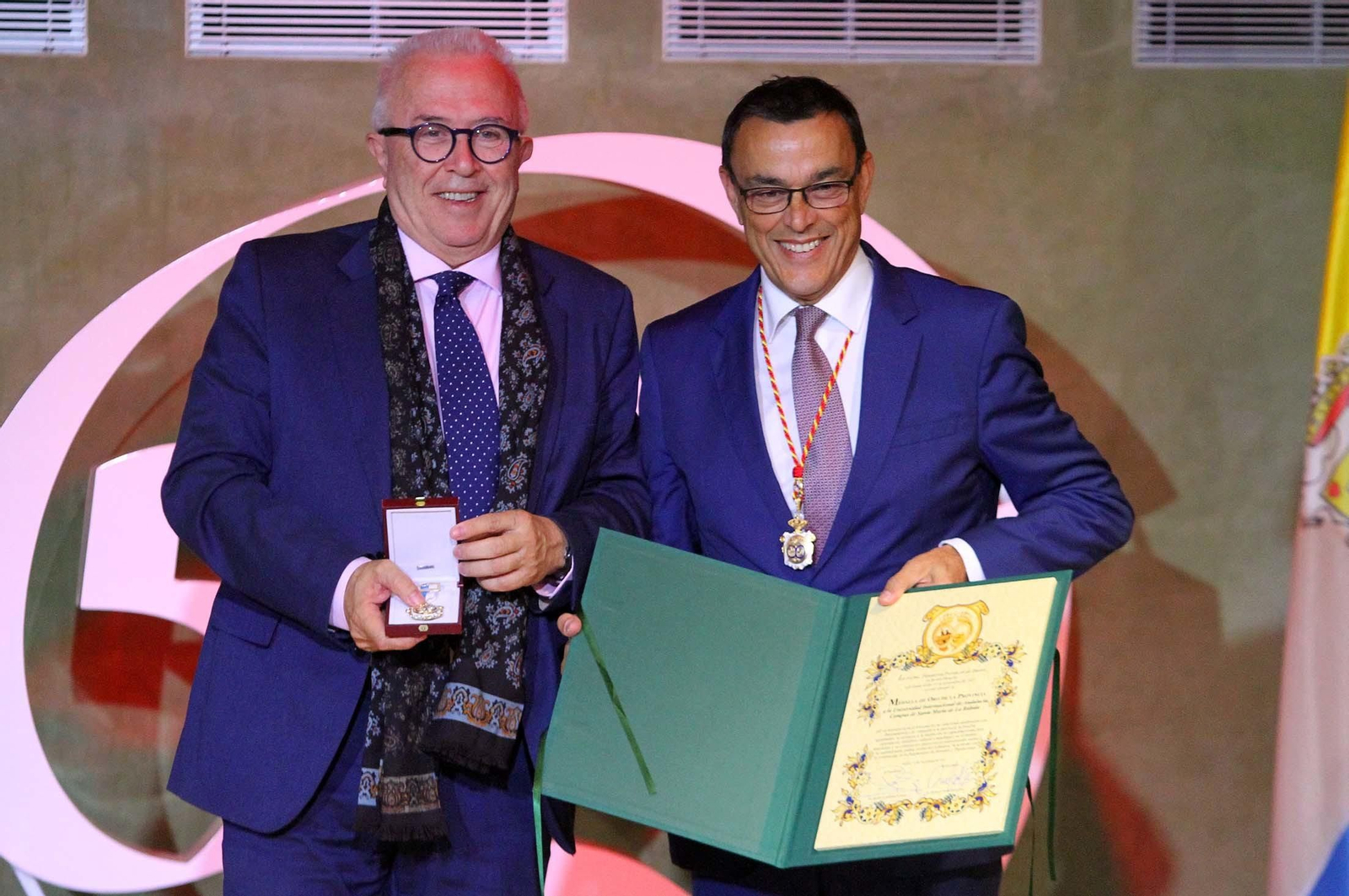 Imágenes de la entrega de las Medallas de la Provincia.