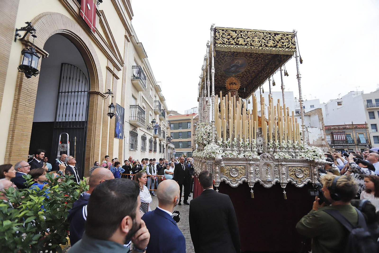 Imágenes de la salida extraordinaria de la Virgen del Rocío y Esperanza