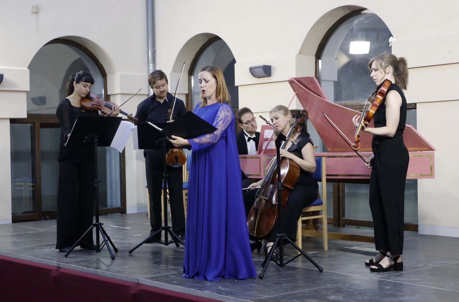 Una puesta en escena sobria y elegante.