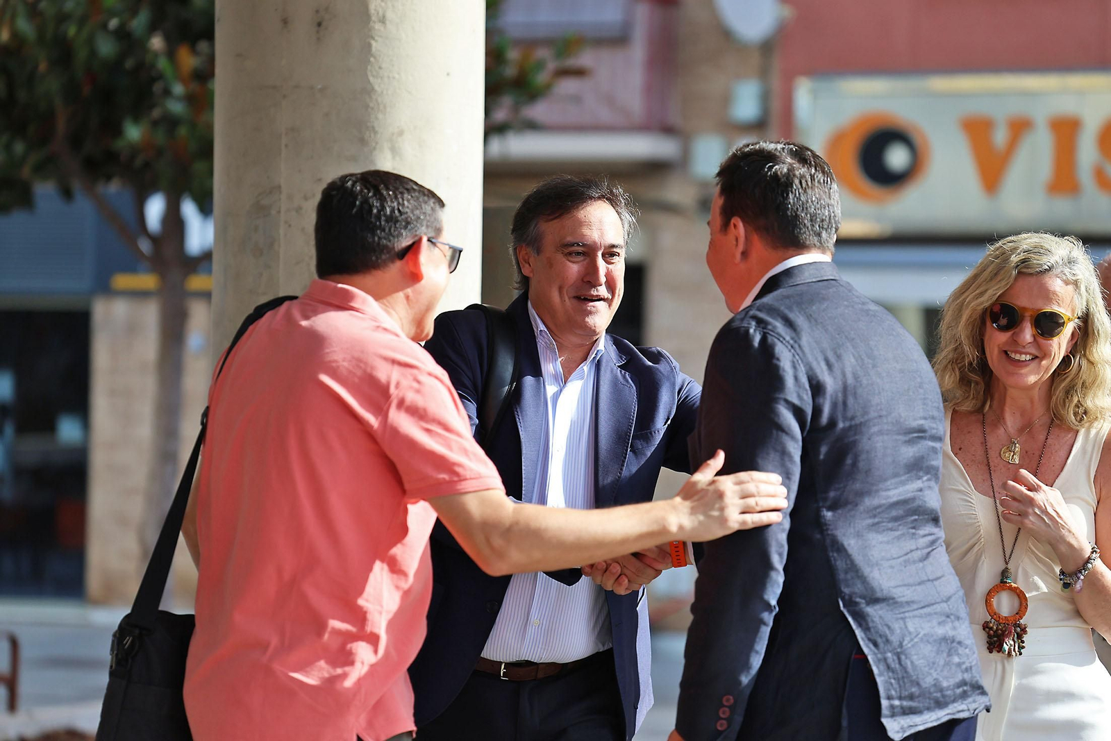 Imágenes de la presentación del libro de  Eduardo J. Sugrañes sobre la evolución de Huelva a través de sus mercados