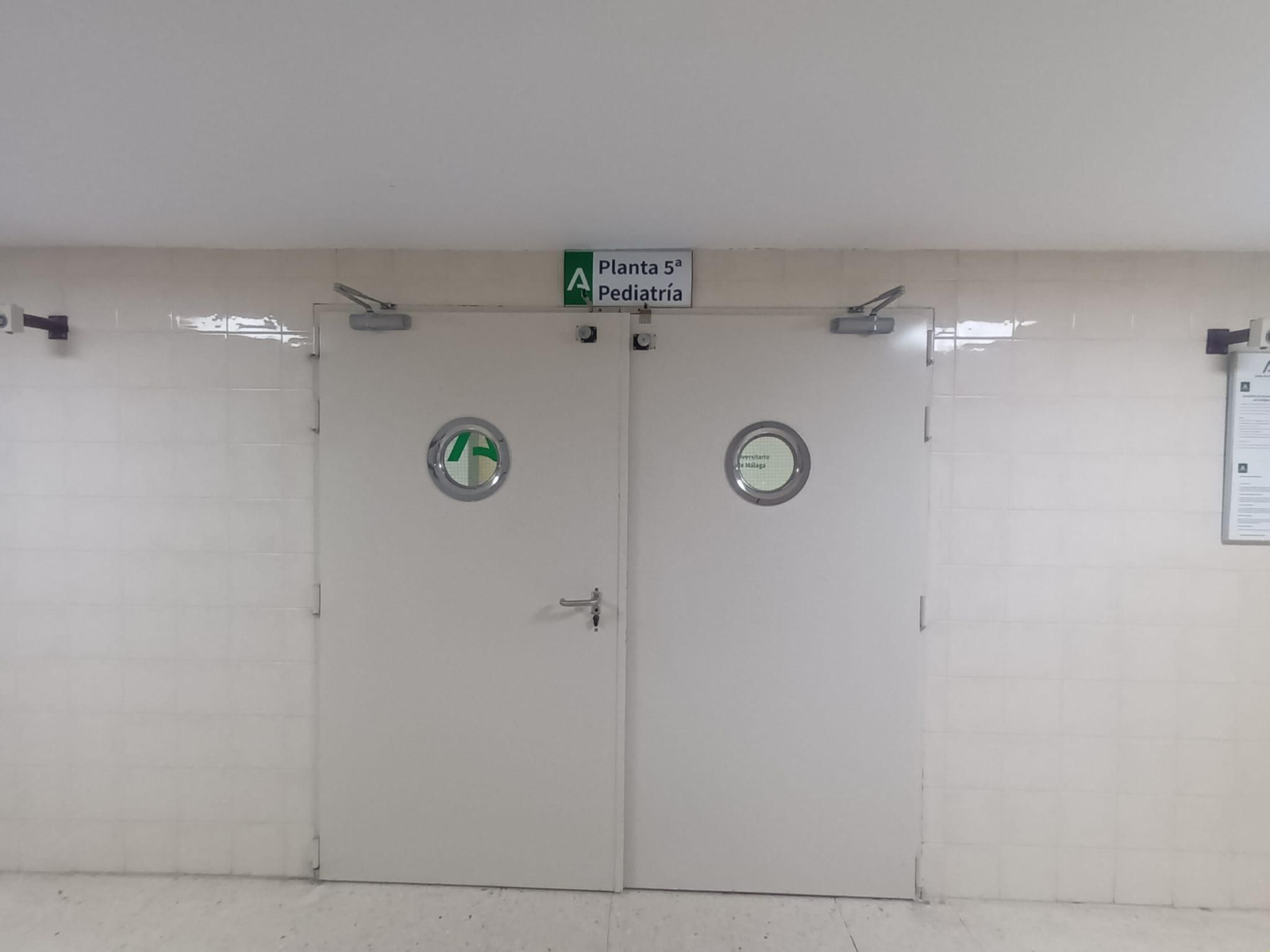 Quinta de Pediatría del Materno, cerrada para cubrir con sus enfermeras las vacaciones de otras plantas.