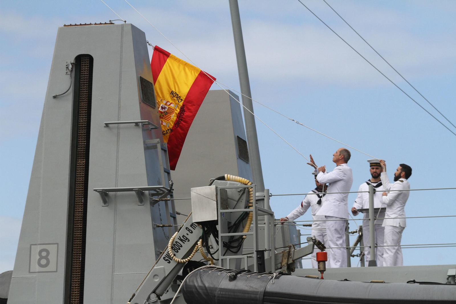 Entrega de la bandera de combate a la fragata Cristobal Colón