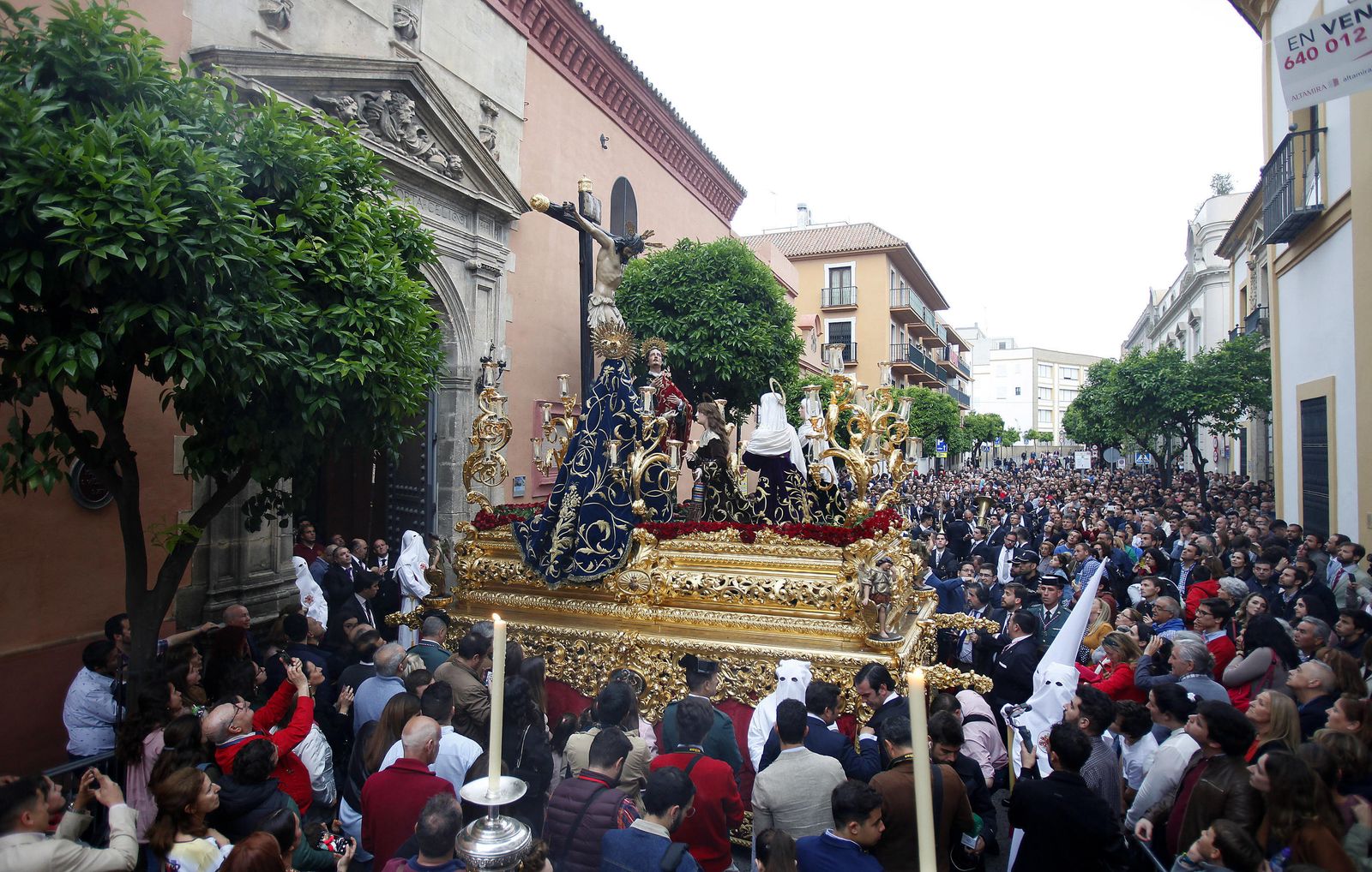 El misterio de las Siete Palabras saliendo de San Vicente.