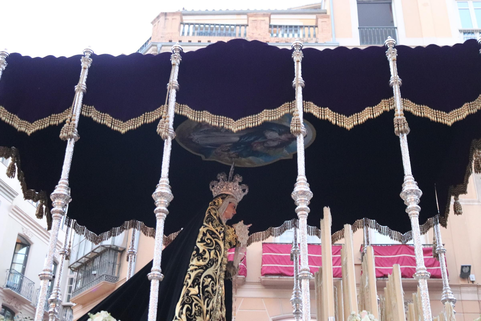 Crucifixión en el Lunes Santo en Málaga, en fotos