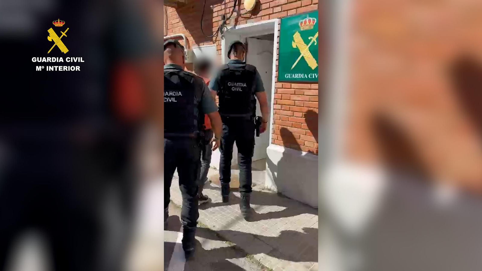 Momento de la detención de uno de los acusados por los robos en Barbate.