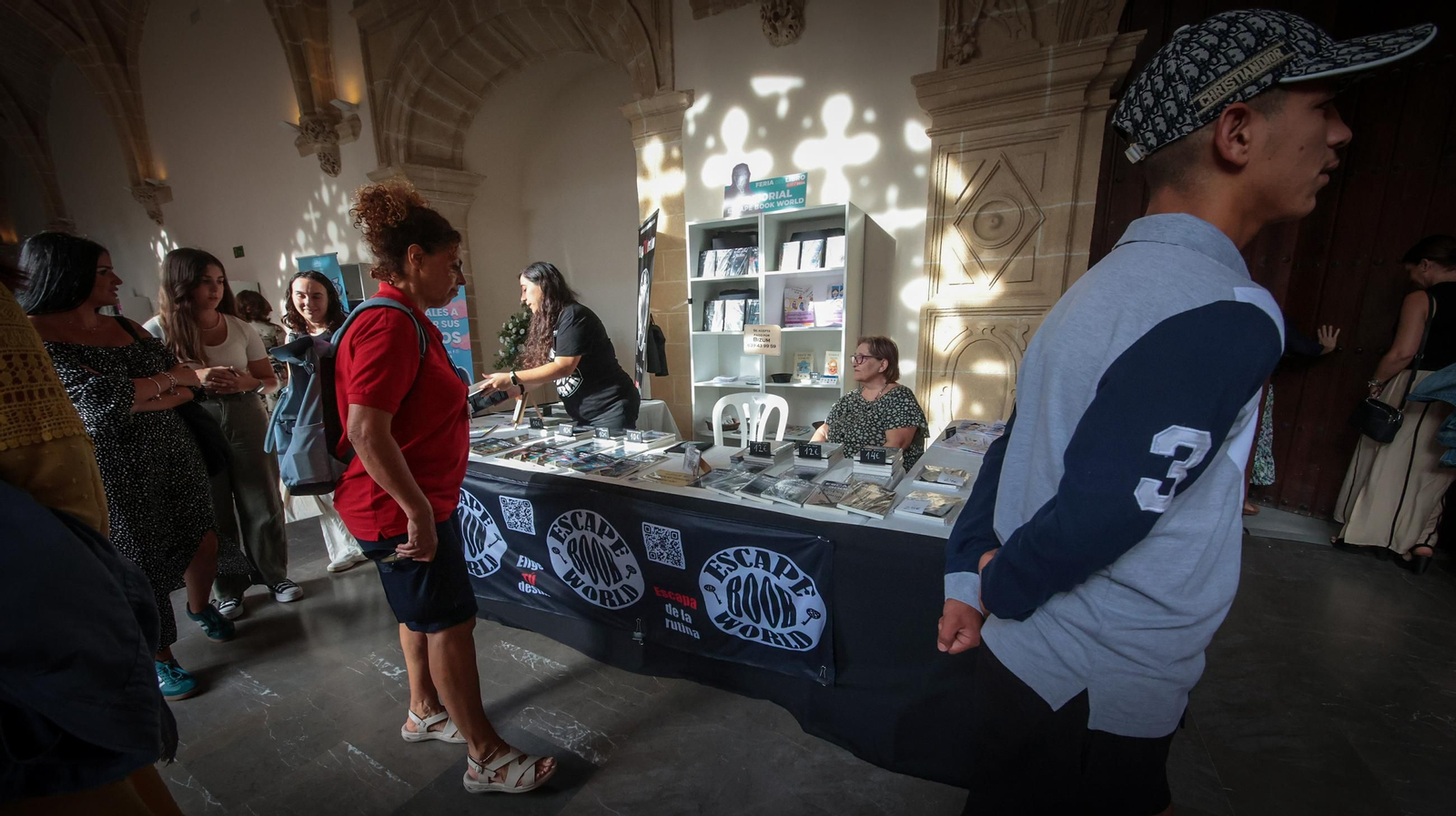 Imágenes del primer día de la Feria del Libro de Jerez