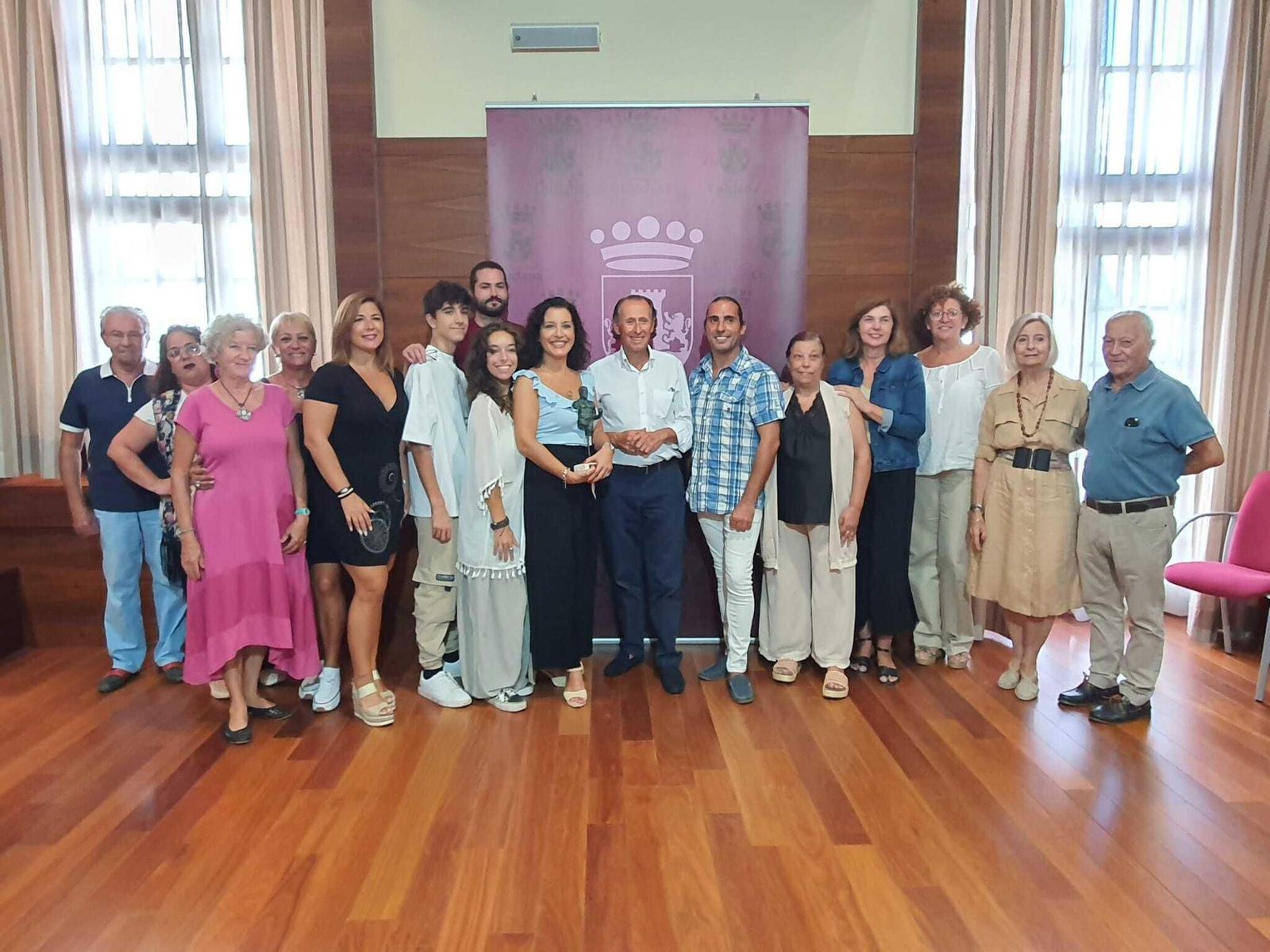 El alcalde, José María Román, recibe a los representantes de Danzarte Chiclana.
