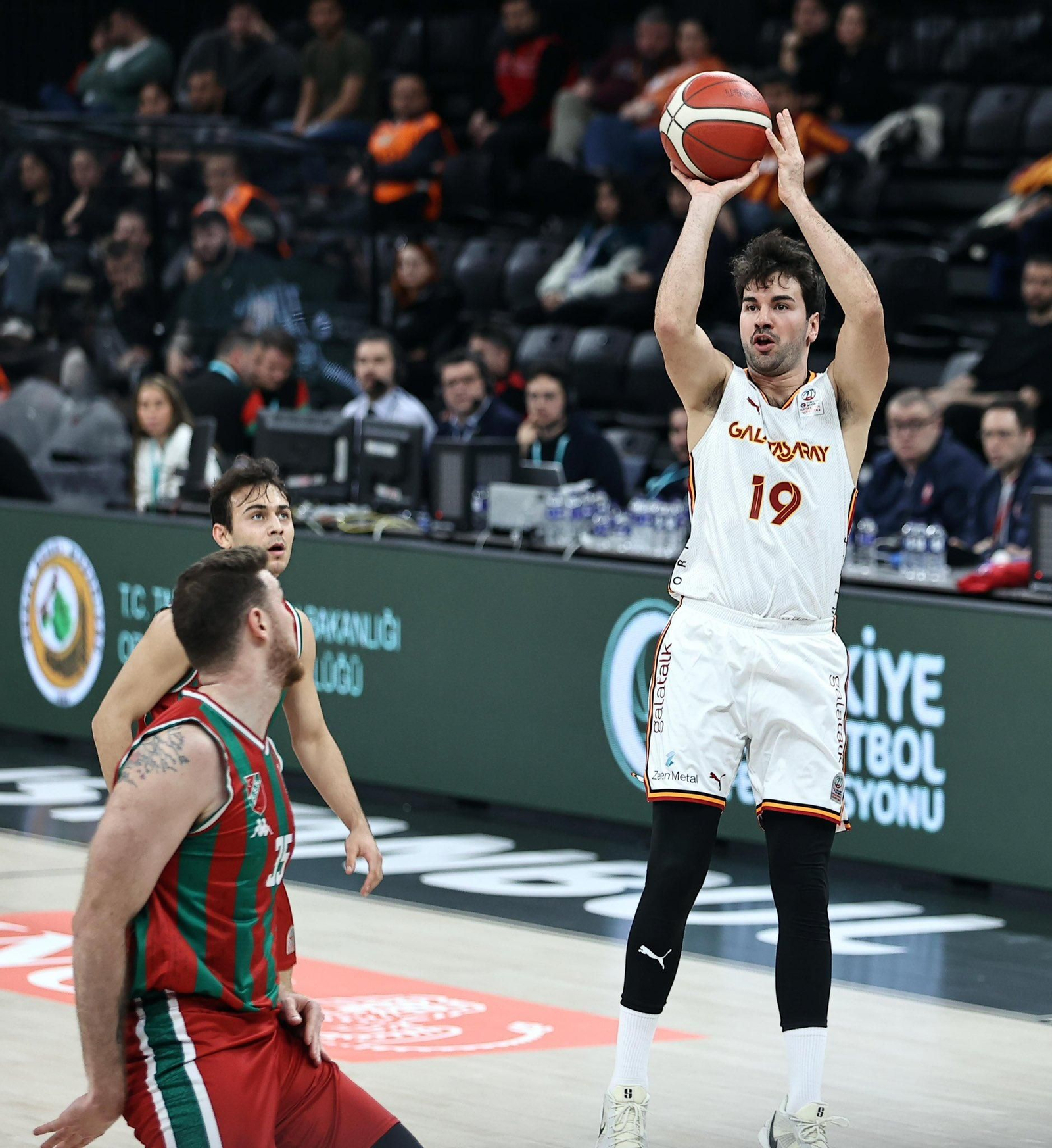 El Galatasaray derrota al Pinar antes de venir a Málaga (101-80)