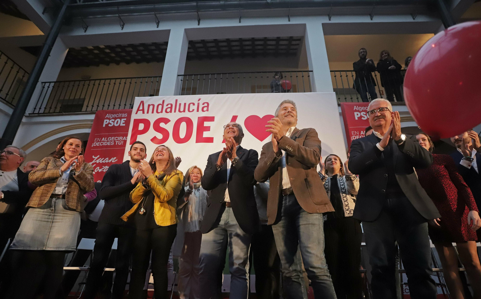 Grande-Marlaska, entre Lozano y Jiménez Barrios ayer en el edificio La Escuela. Grande-Marlaska, entre Lozano y Jiménez Barrios ayer en el edificio La Escuela.