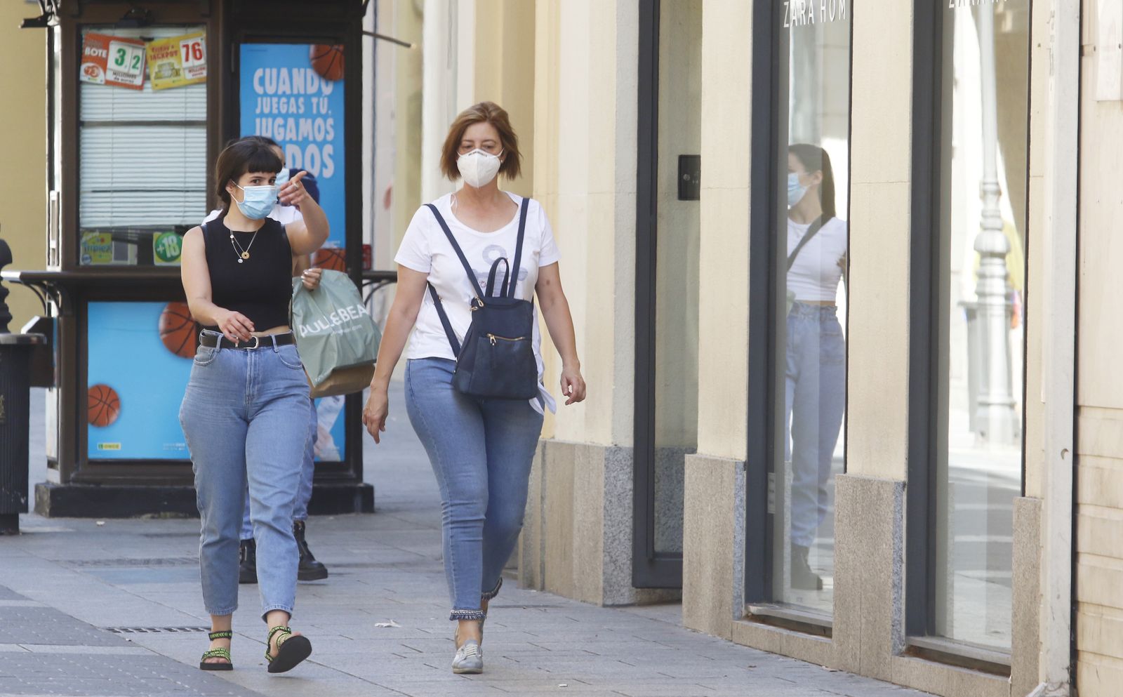 El primer día con mascarilla obligatoria en Córdoba, en fotografías
