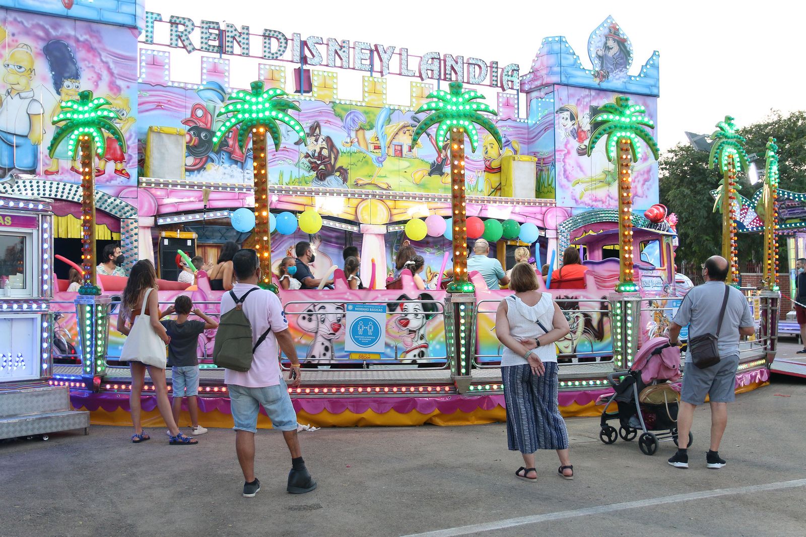 Primer día de cacharricos en una reducida Feria de Almería 2021