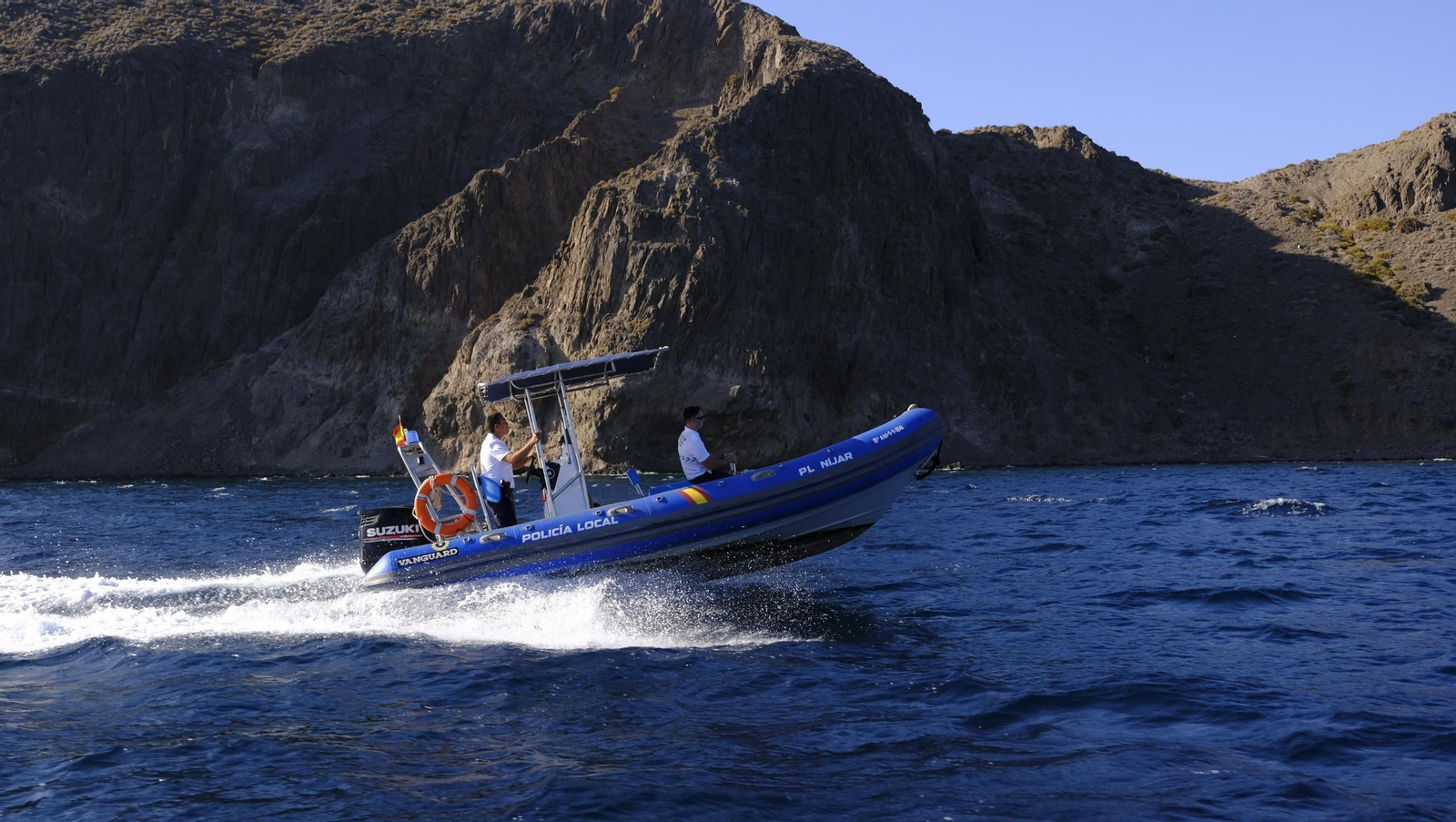 Una jornada con el servicio marítimo de la Policía Local de Níjar, en imágenes