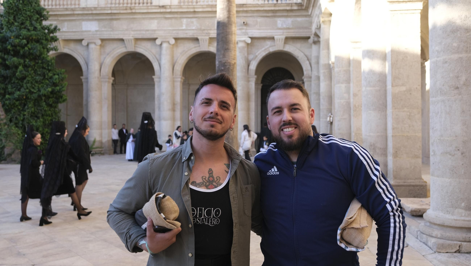 Estudiantes en la Semana Santa de Almería 2025