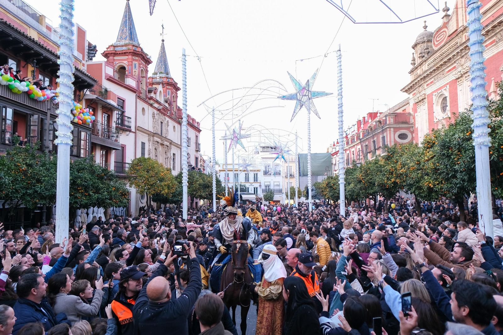 Fotos del Heraldo de los Reyes Magos en la recogida de llaves de la ciudad