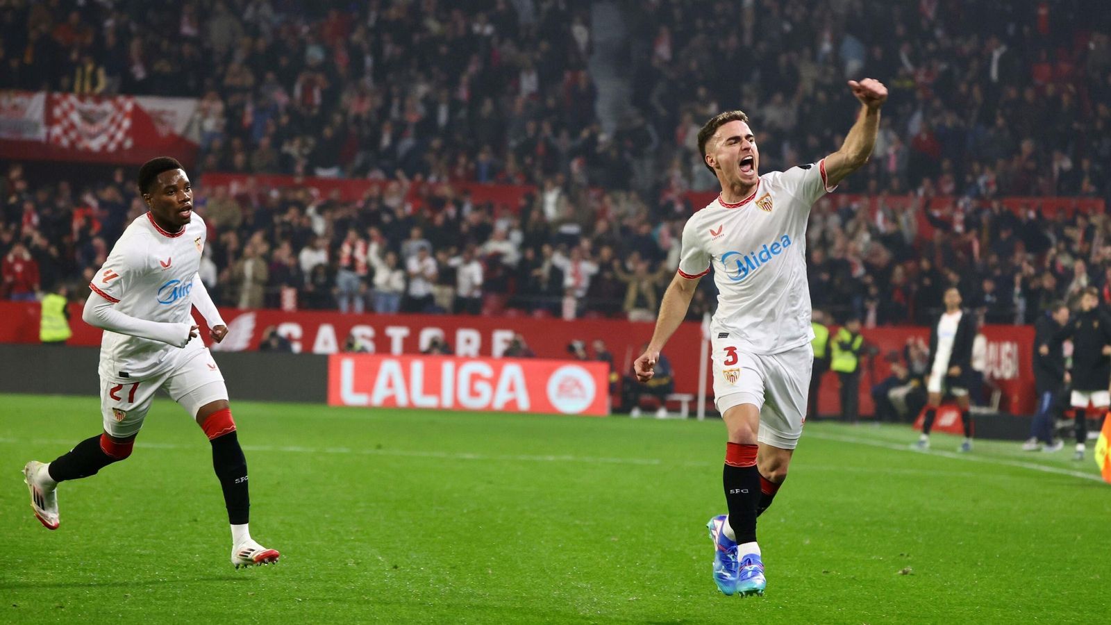 Pedrosa celebra su gol al Valencia para lograr un punto en el descuento.