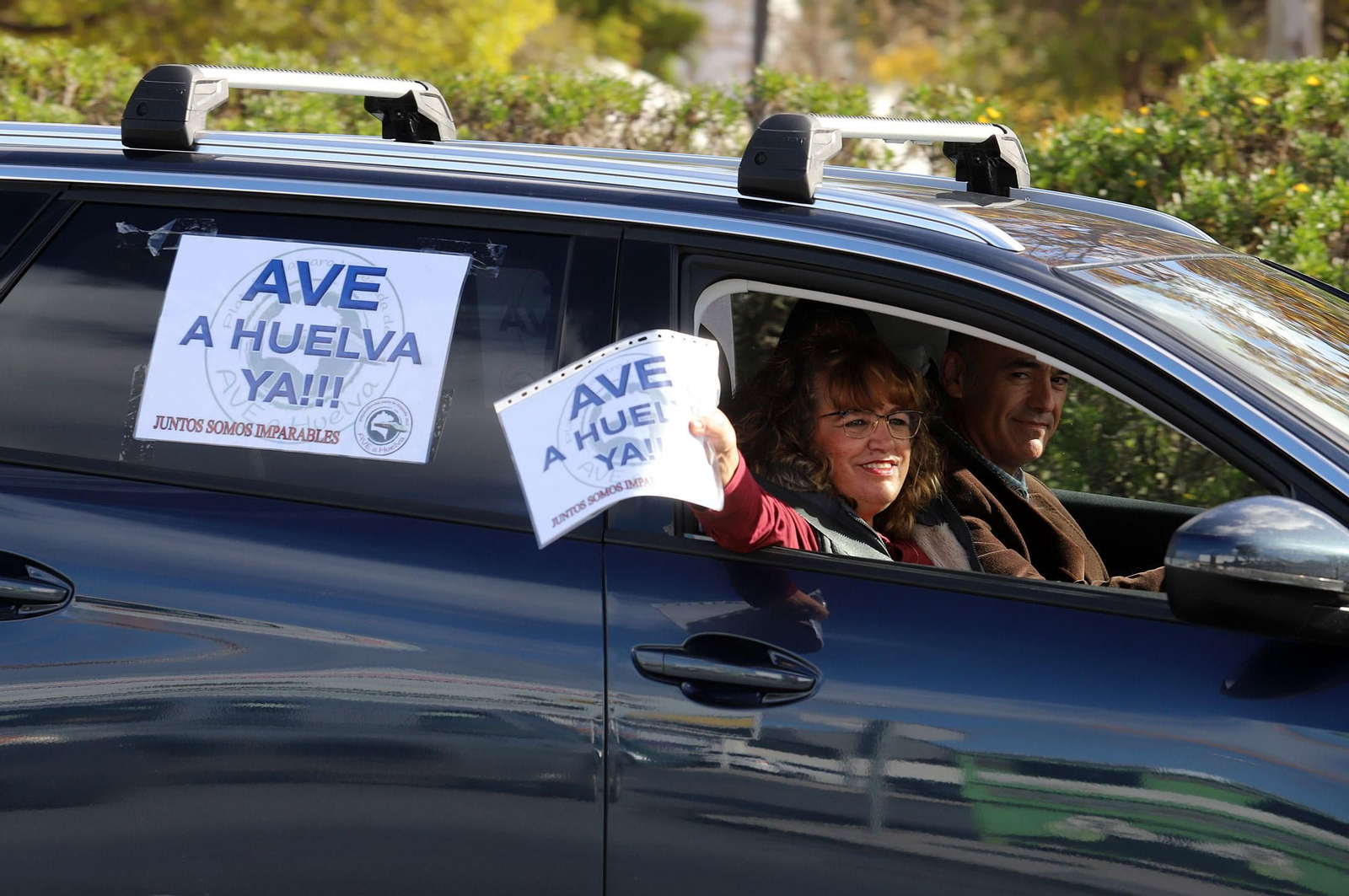 Imágenes de la caravana para reclamar la llegada del AVE a Huelva