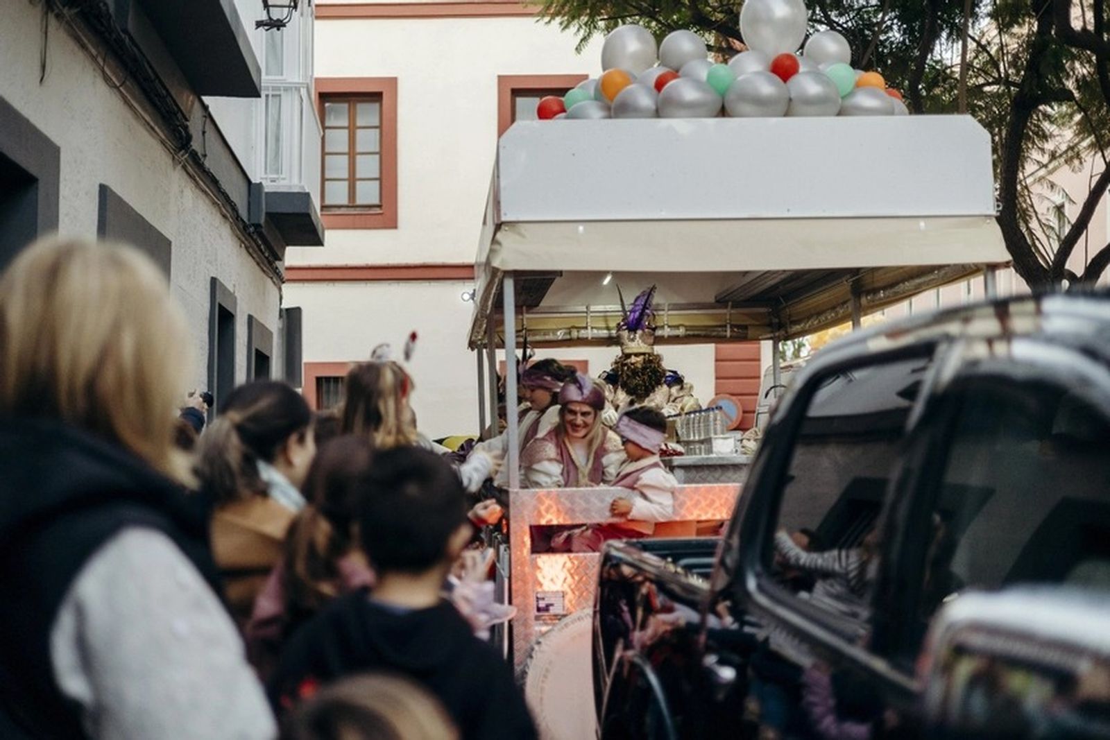 Las cabalgatas de Reyes de los barrios de Cádiz también adelantan su celebración.