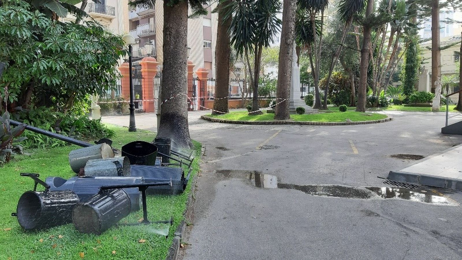 Retirada de obstáculos en los Jardines Saccone, La Línea
