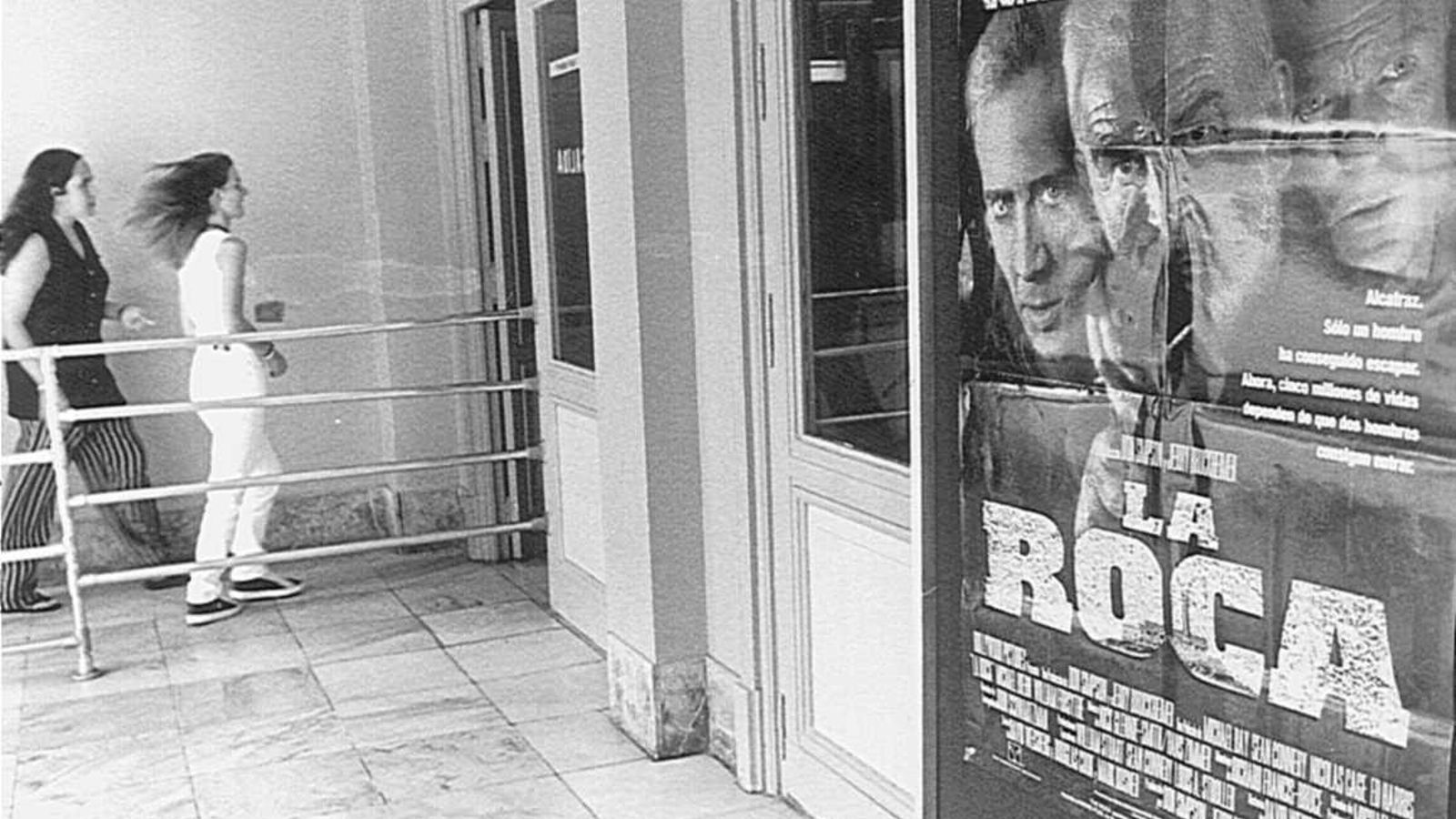 Una imagen de uno de los accesos del Cine Jerezano.