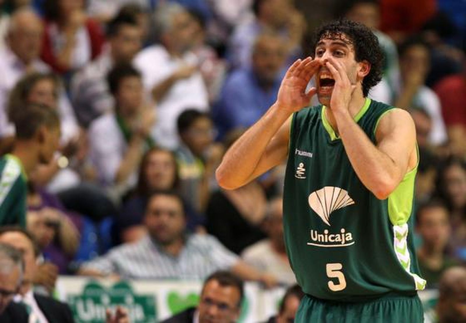 El Unicaja saca la visa virtual para los 'play off' por el título con una convincente victoria ante el Blancos de Rueda (88-58).