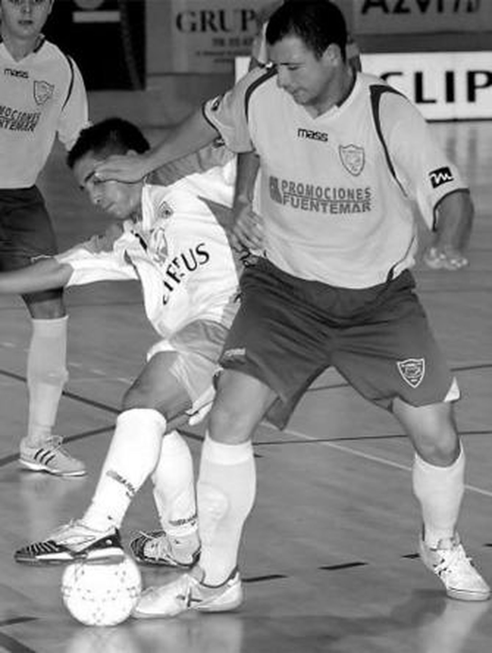 Un lance del duelo disputado entre nazarenos y gaditanos.