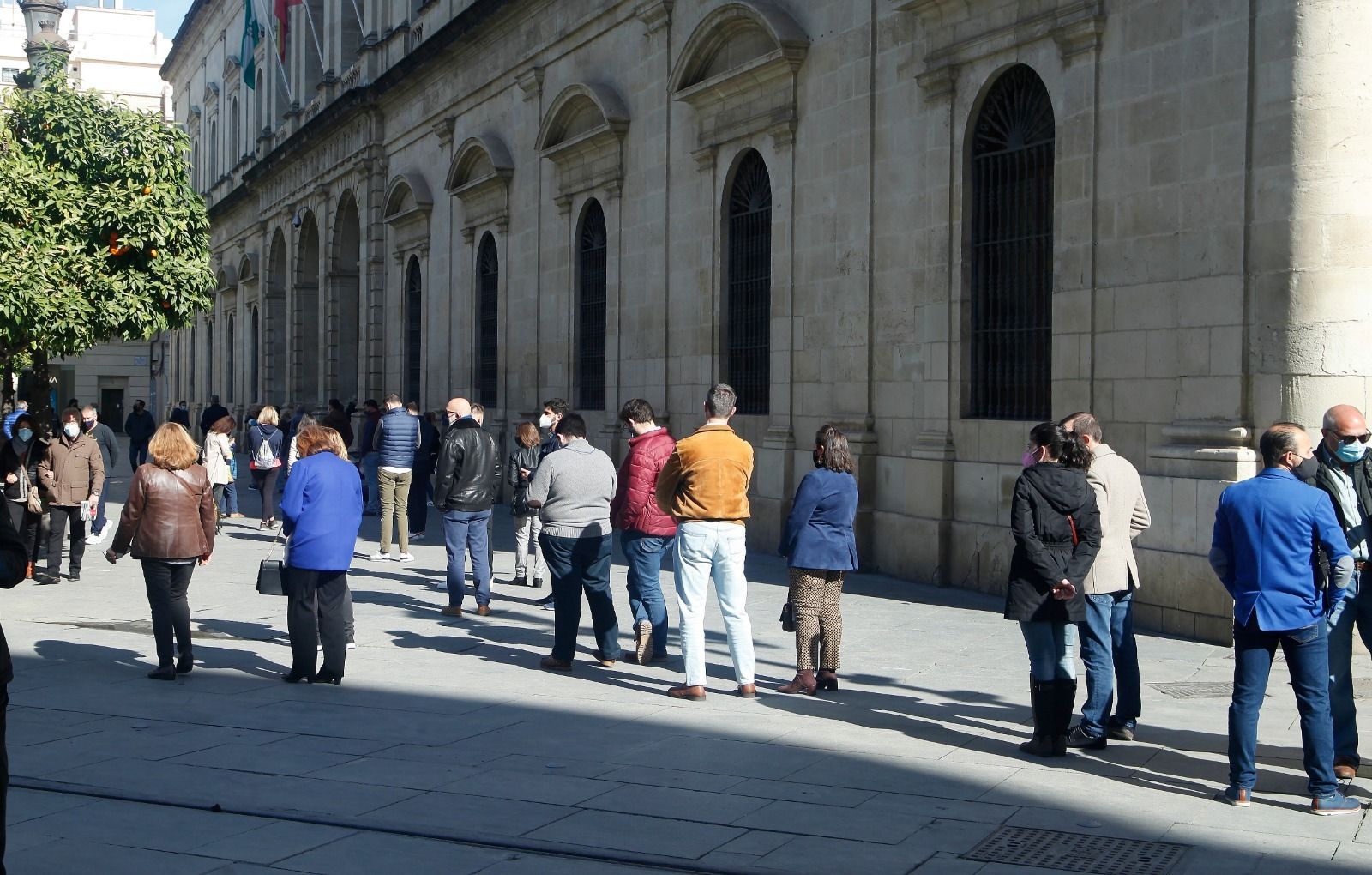 Colas en el Ayuntamiento de Sevilla para visitar la exposición del Cachorro.