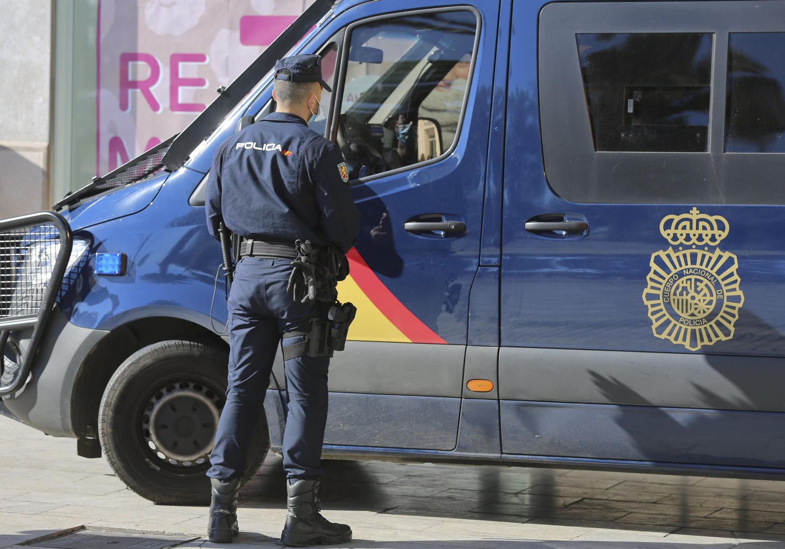 Un agente de la Policía Nacional.
