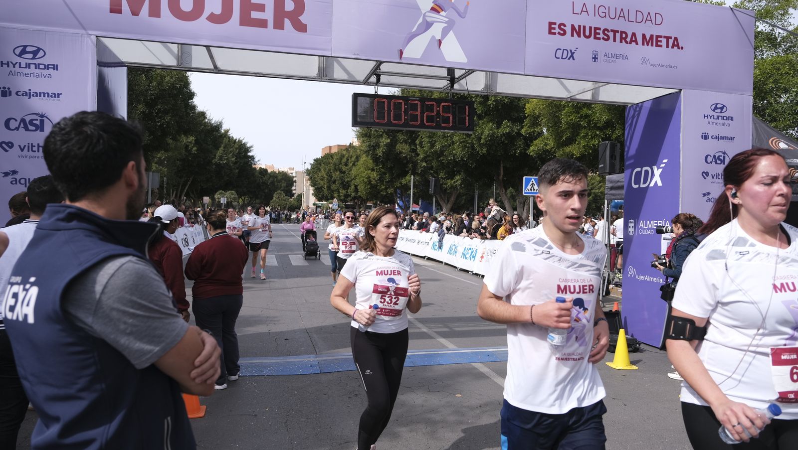 Imágenes de la Carrera de la Mujer 2023 en Almería