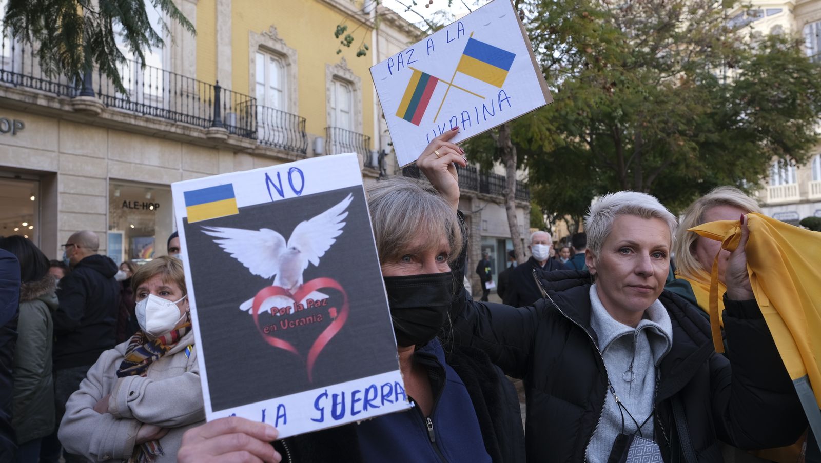 Fotogalería de las protestas contra la invasión rusa en Ucrania. Almería.