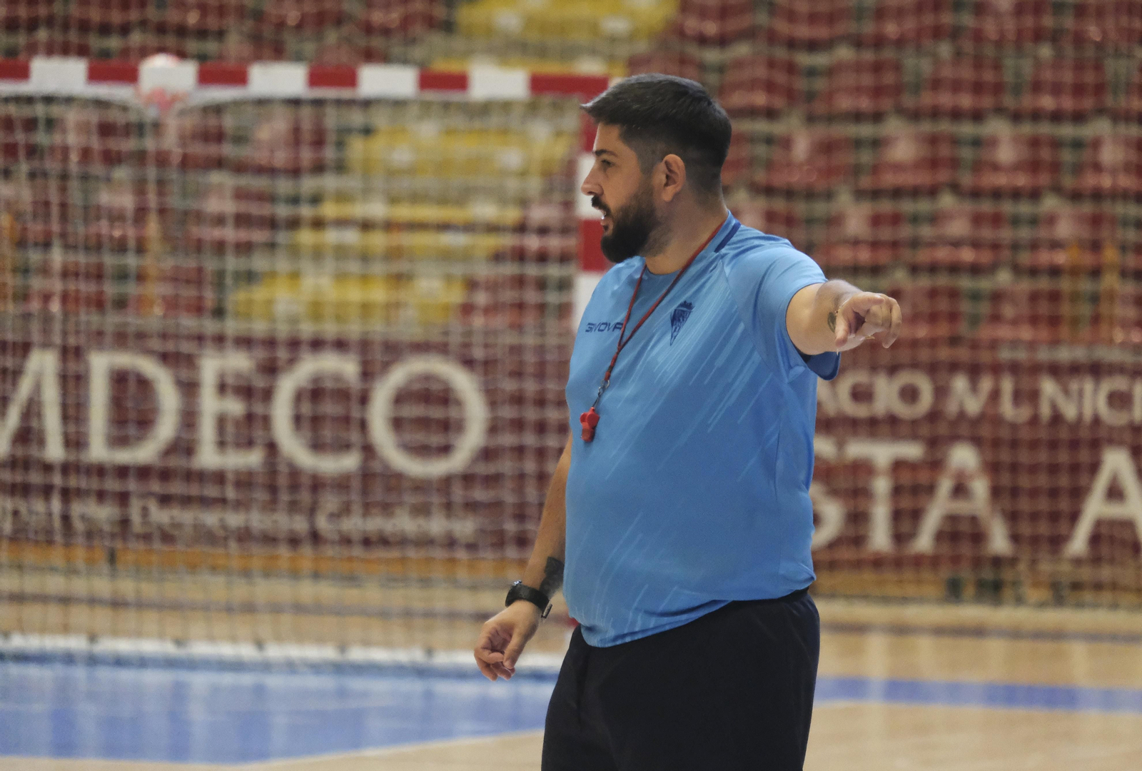 Josan González, durante un entrenamiento del curso pasado. Josan González, durante un entrenamiento del curso pasado.