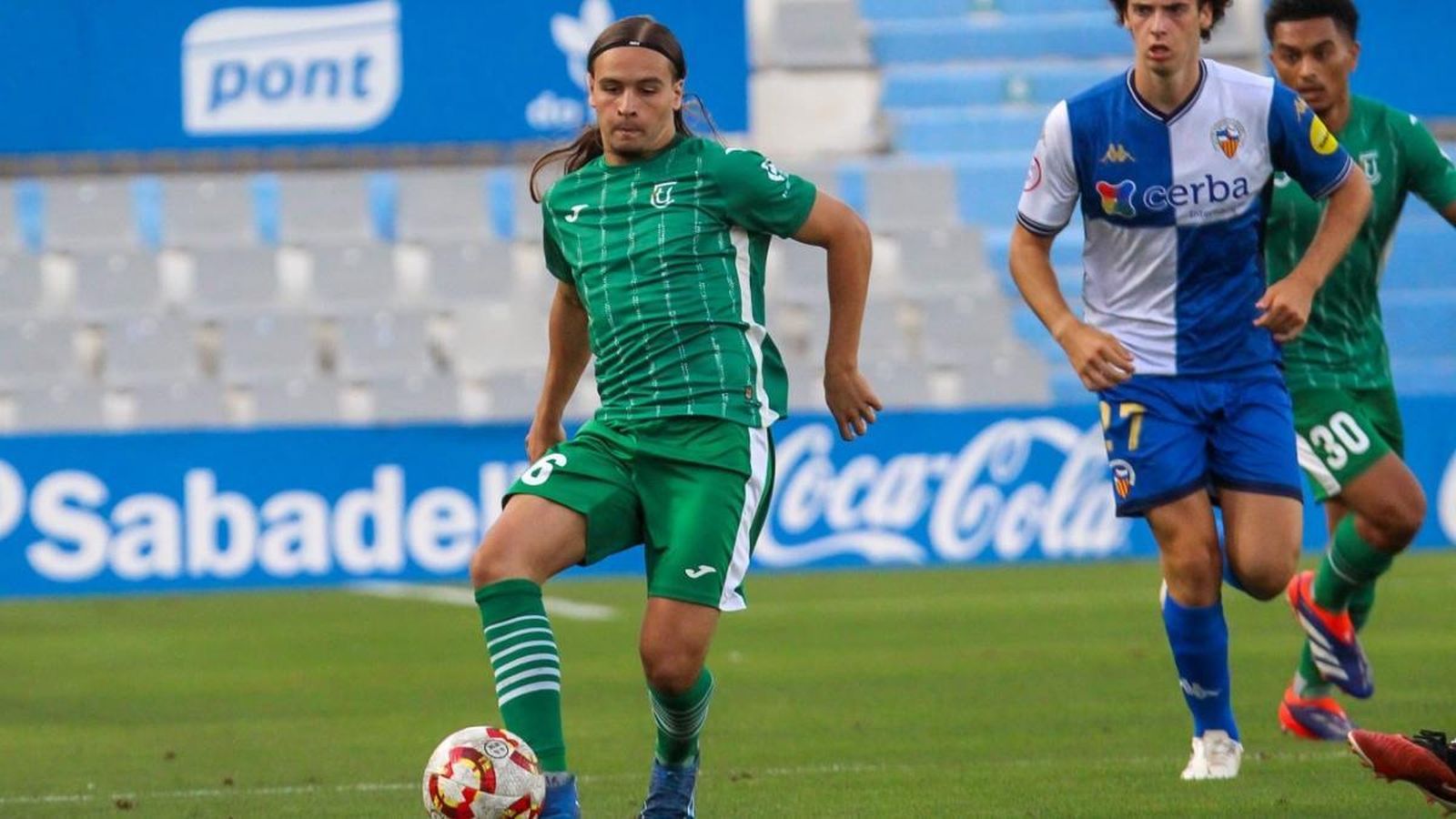 Izan, en un partido con el Europa