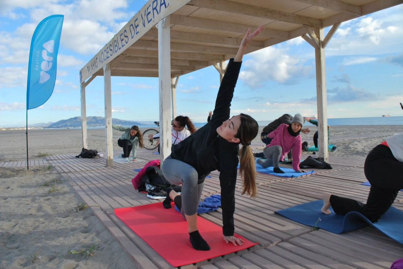 Las playas de Vera se llenan de arte y deporte con el éxito de 'Tus Playas de Invierno