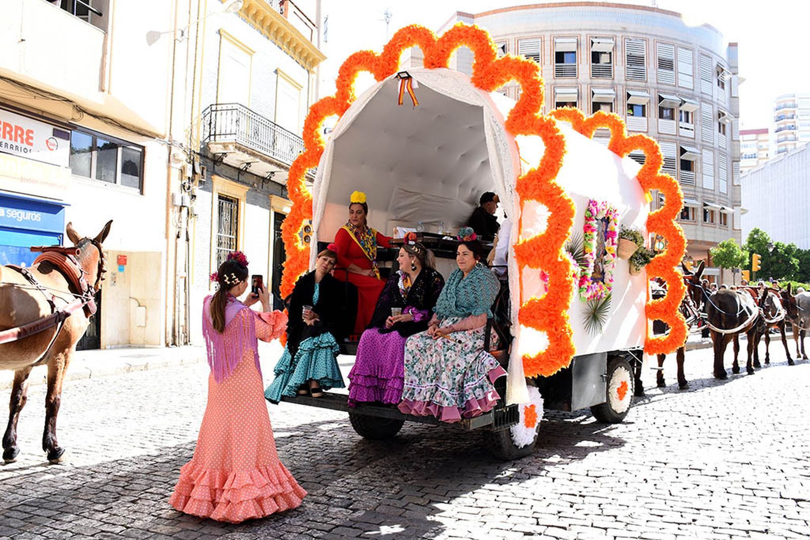 Las mejores imágenes de los peregrinos en la salida de Emigrantes