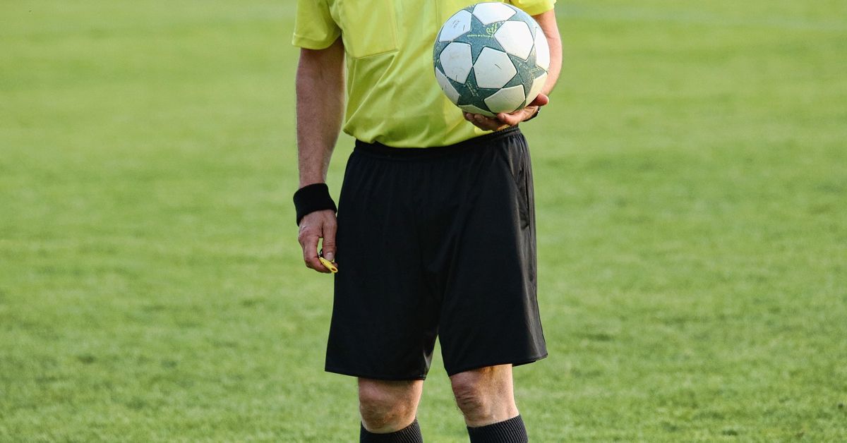 Un árbitro de Segunda División, investigado por agredir supuestamente a una prostituta en Gijón