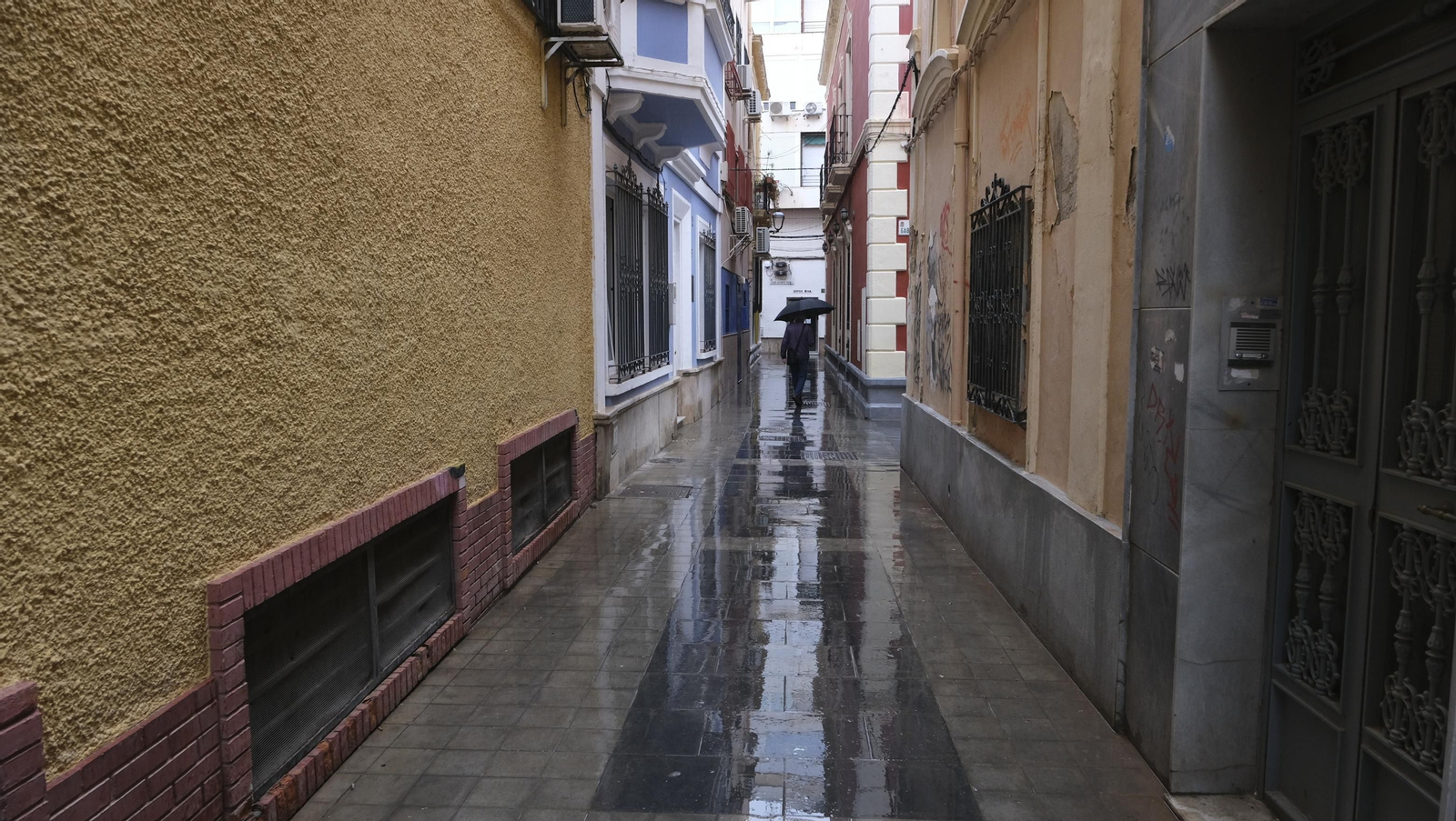 Los almerienses expresan su alegría por la lluvia