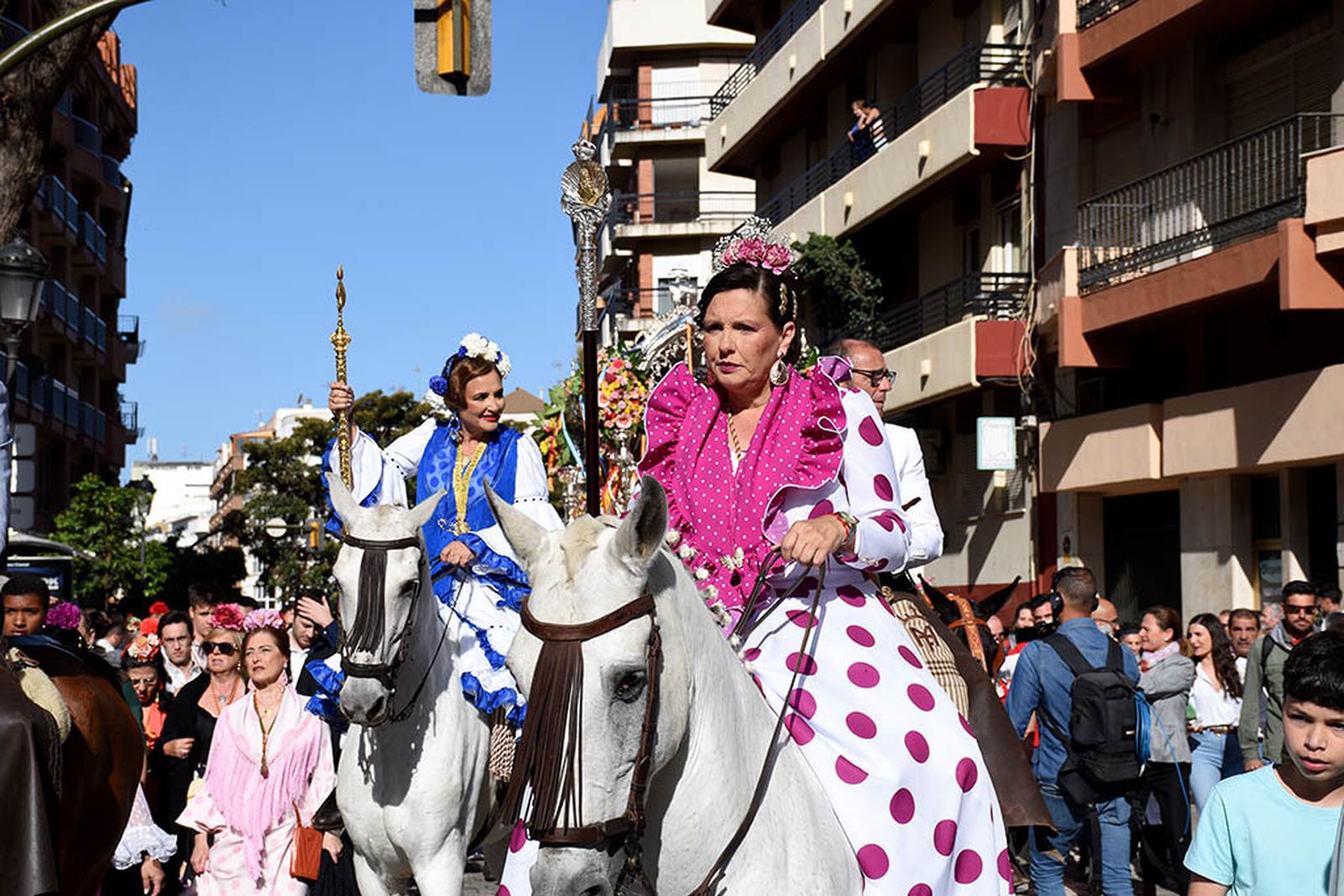 Las mejores imágenes de los peregrinos en la salida de Emigrantes