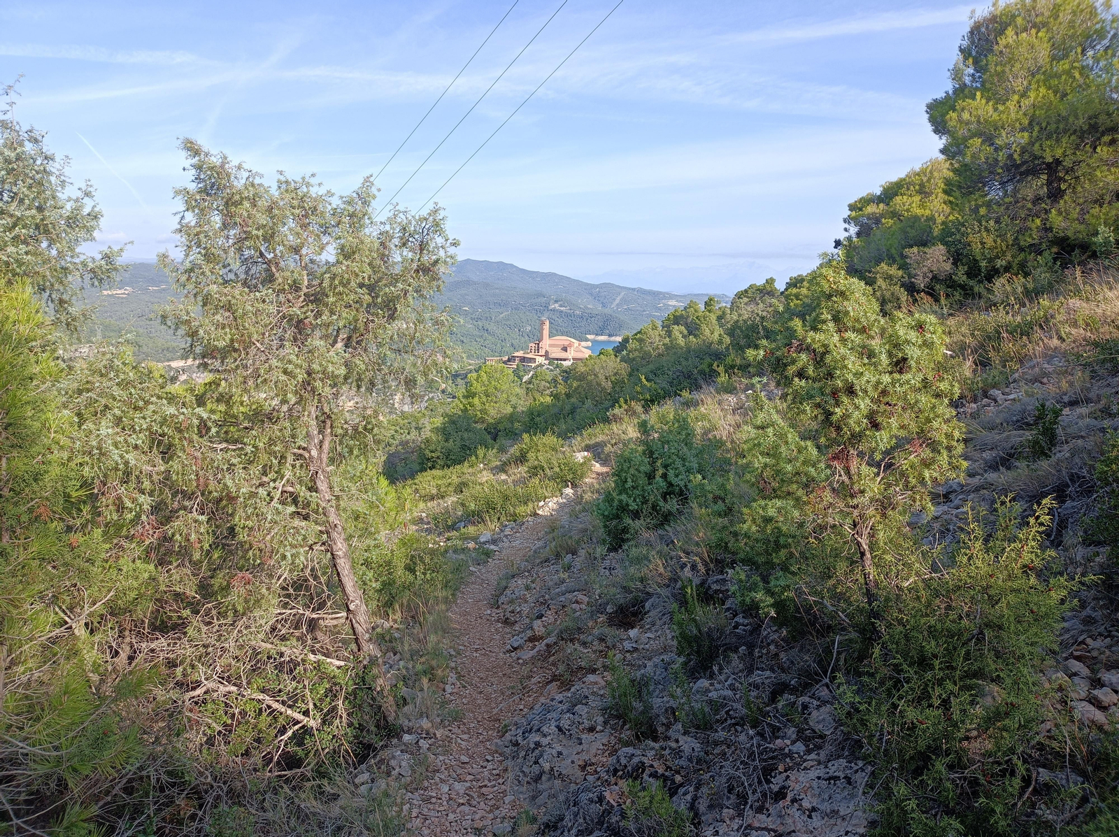 Al fondo, Torreciudad.