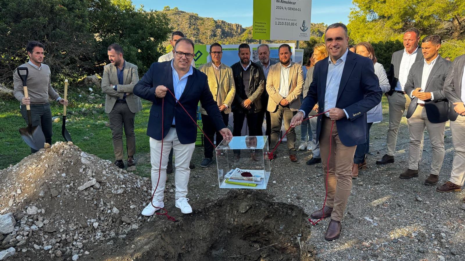 Han enterrado una urna con dos periódicos del día, monedas con valor en curso o la documentación del proyecto